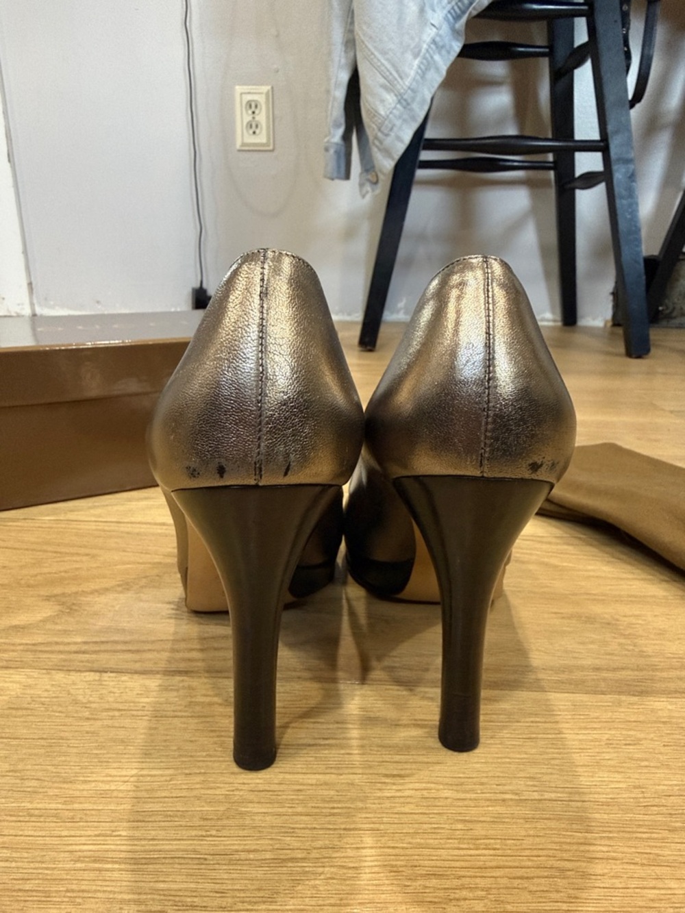Gucci Metallic Pewter Leather Stiletto Pumps Size 9.5 - Picture 5 of 11